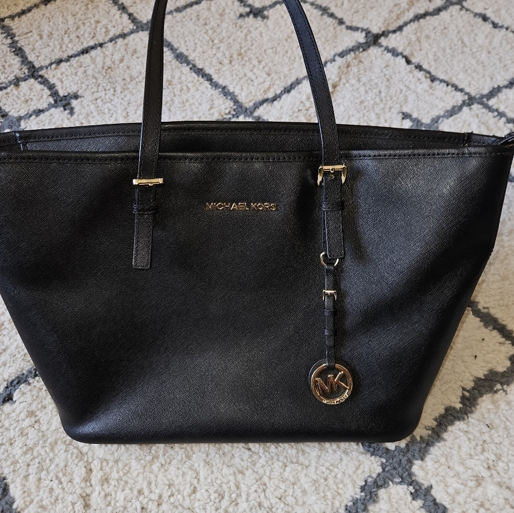 Michael Kors jet set medium saffiano leather zip tote bag - Picture 2 of 9